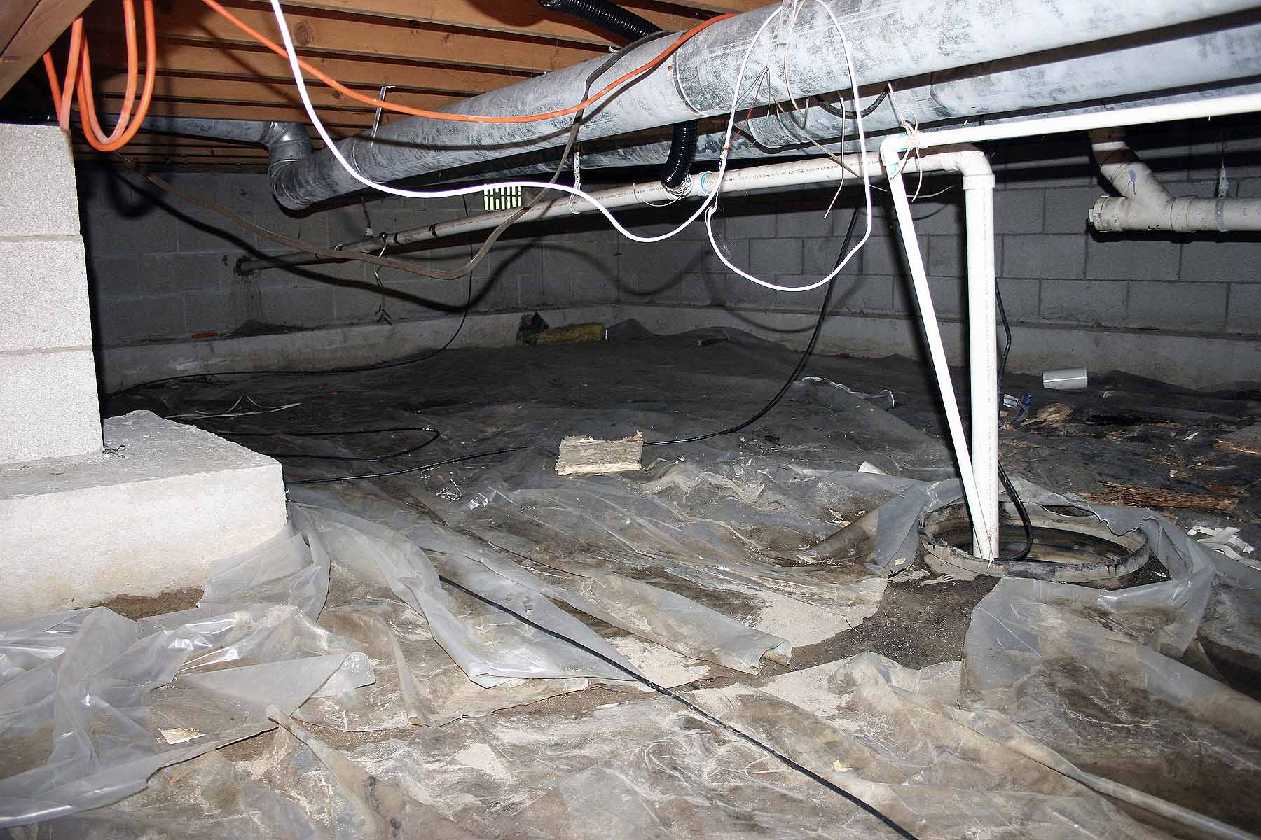 crawl space before being worked on